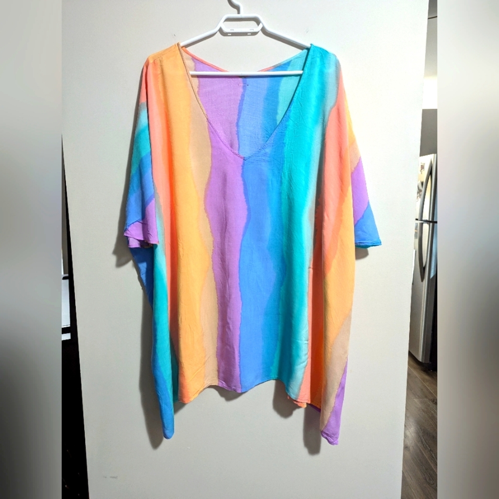 - Edison rayon swimsuit coverup. Colourful. One size.